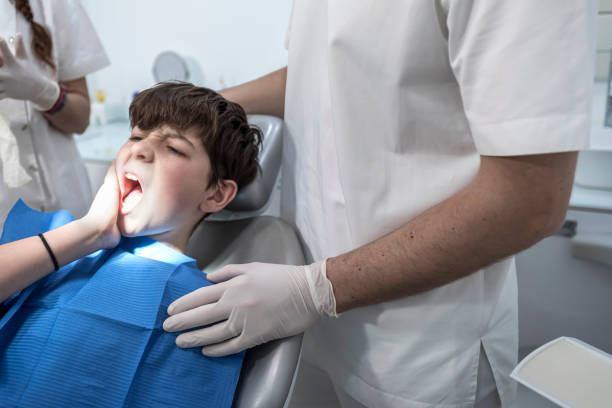 Best Emergency Tooth Extraction in Farmington, IL